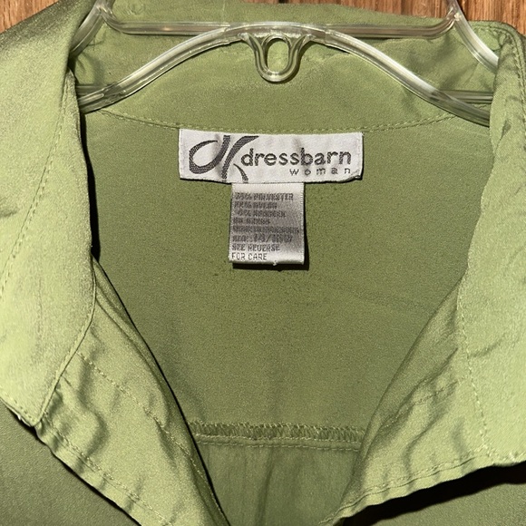 Dressbarn woman button down shirt 14/16W 74% polyester 22% nylon 4% spandex - Picture 2 of 2